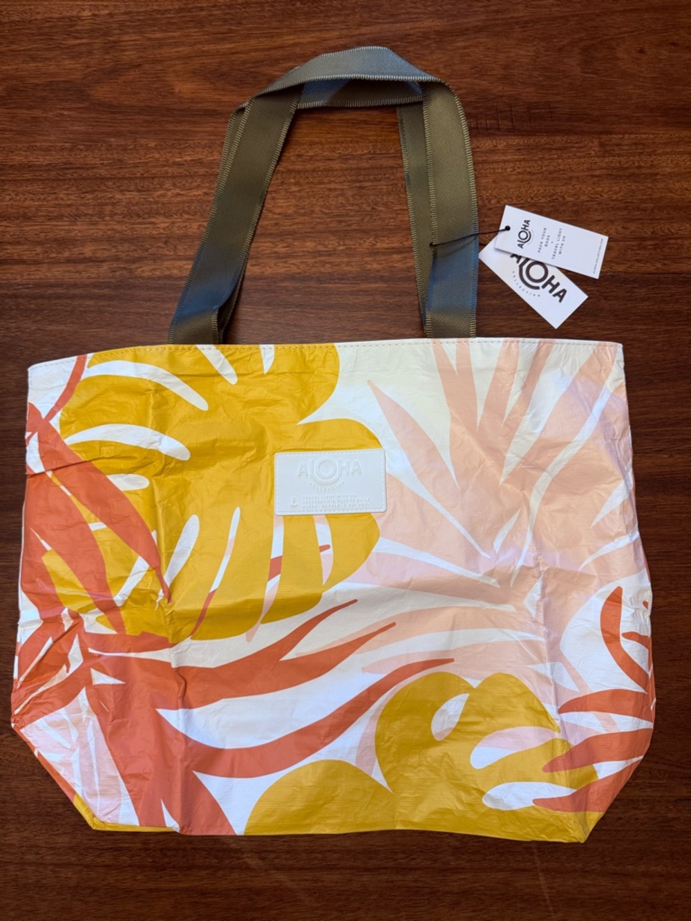NEW! ALOHA Day Tripper Tropics Tote